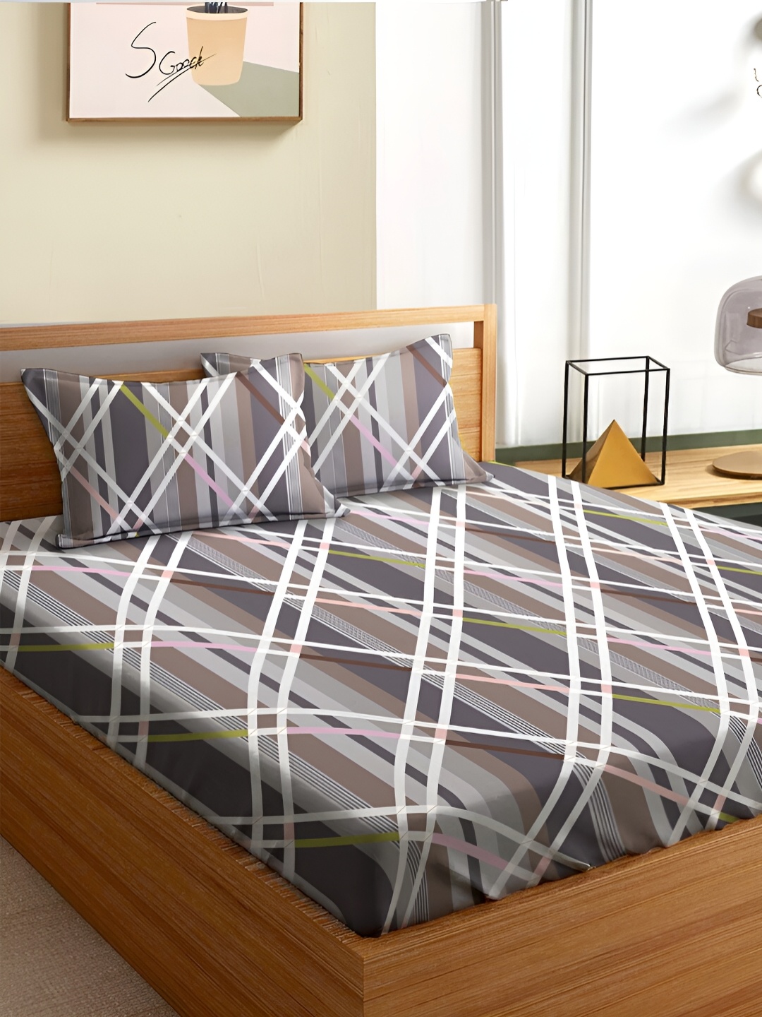 Aura Grey & White Geometric 180 TC Queen Bedsheet With 2 Pillow Covers
