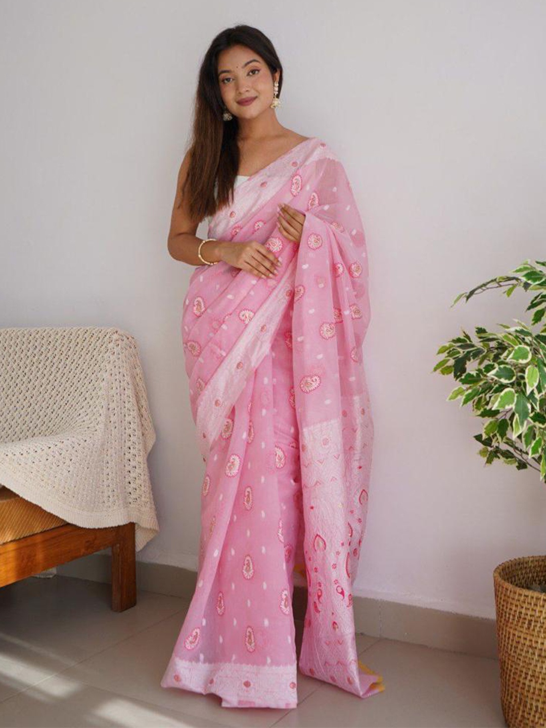 

bansari textiles Ethnic Motifs Woven Design Zari Detailed Pure Silk Banarasi Saree, Pink