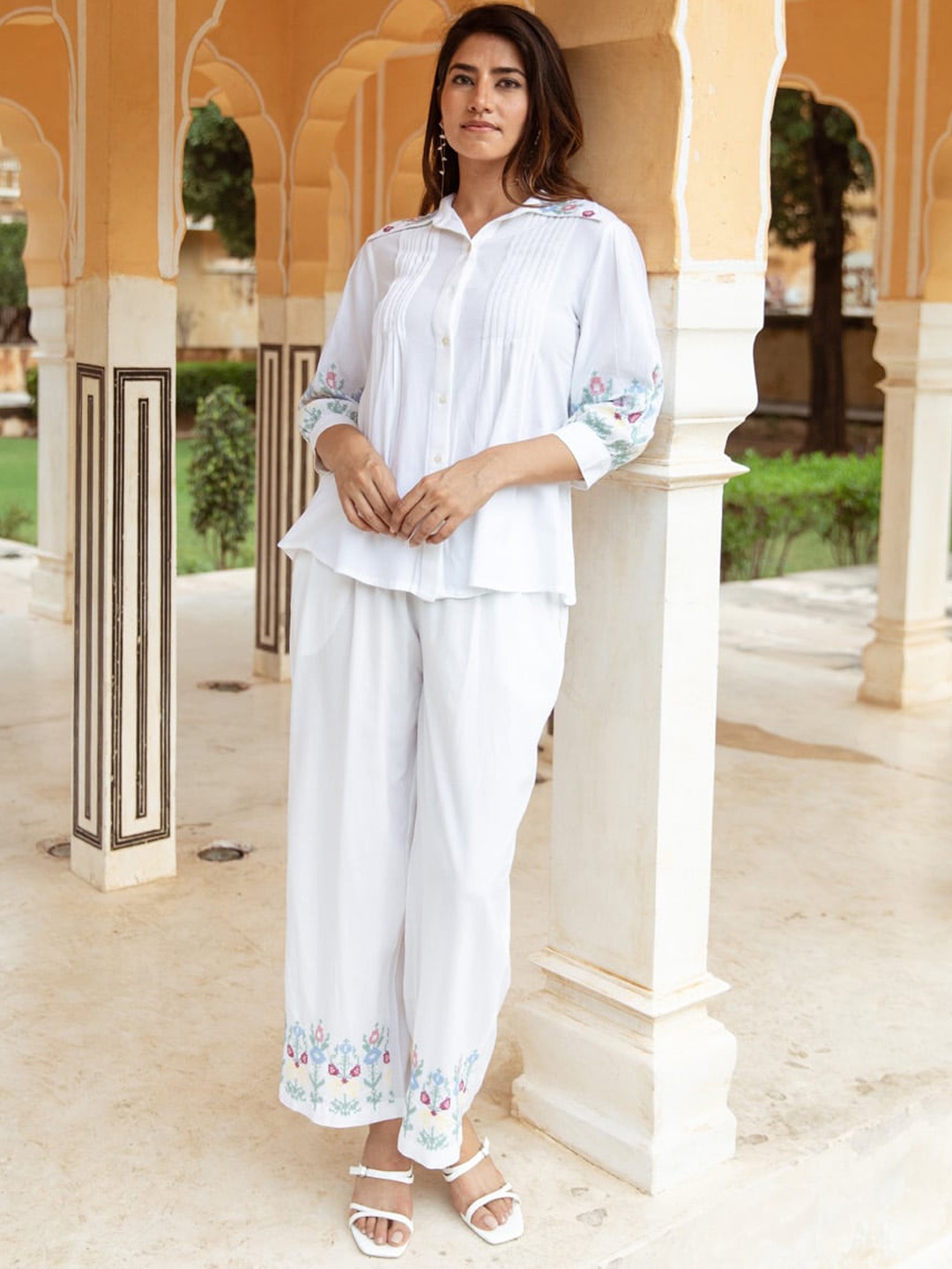 

Aadews Embroidered Shirt Collar Shirt With Trouser, White