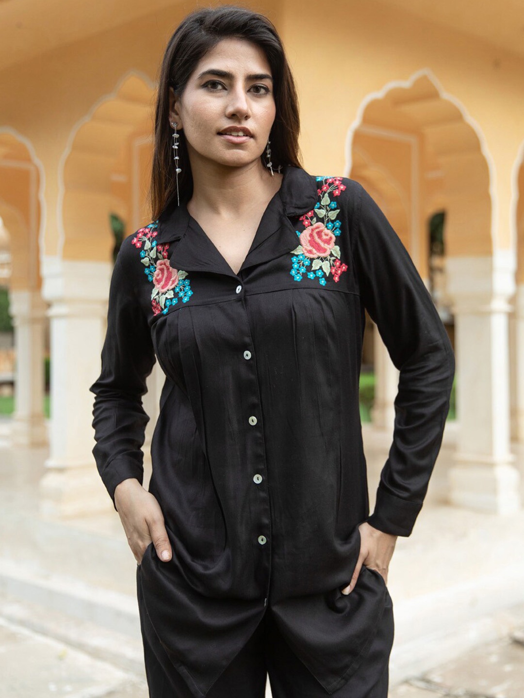 

Aadews Embroidered Lapel Collar Shirt With Trouser, Black