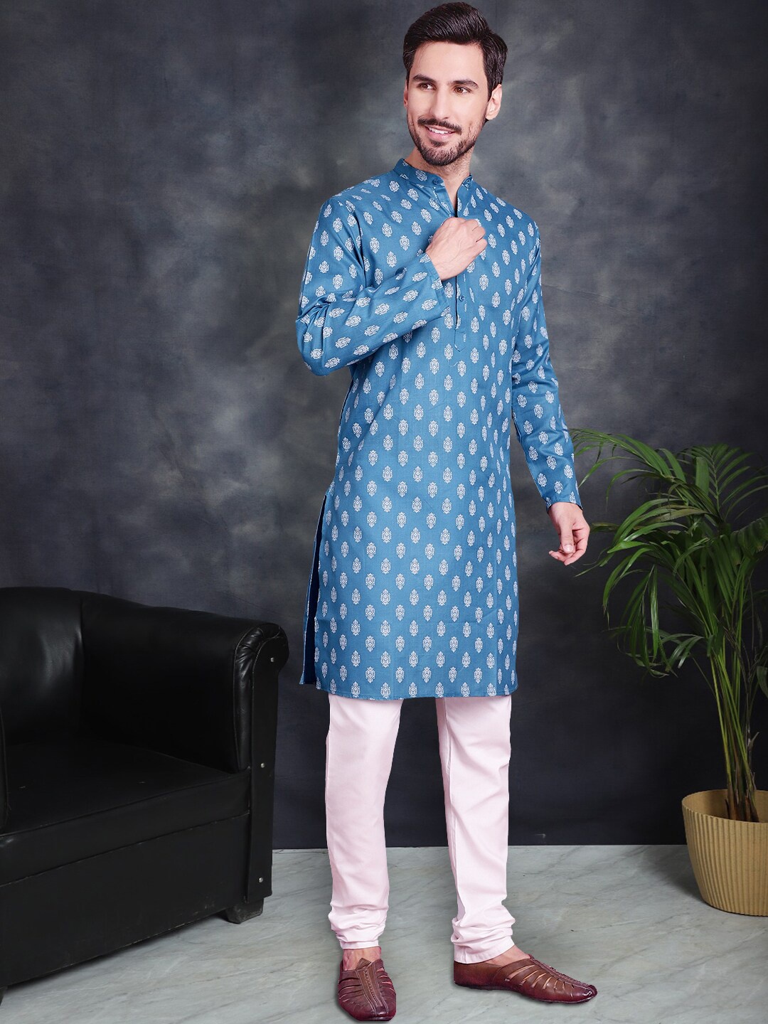 

Jompers Ethnic Motifs Printed Mandarin Collar Kurta With Churidar, Teal