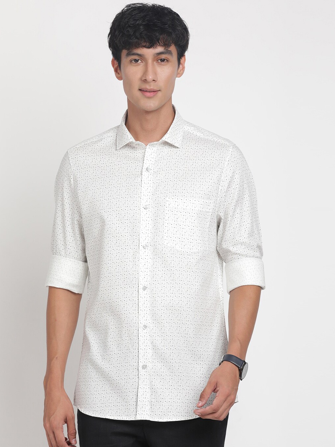 

Turtle Standard Slim Fit Micro Ditsy Printed Pure Cotton Casual Shirt, Off white