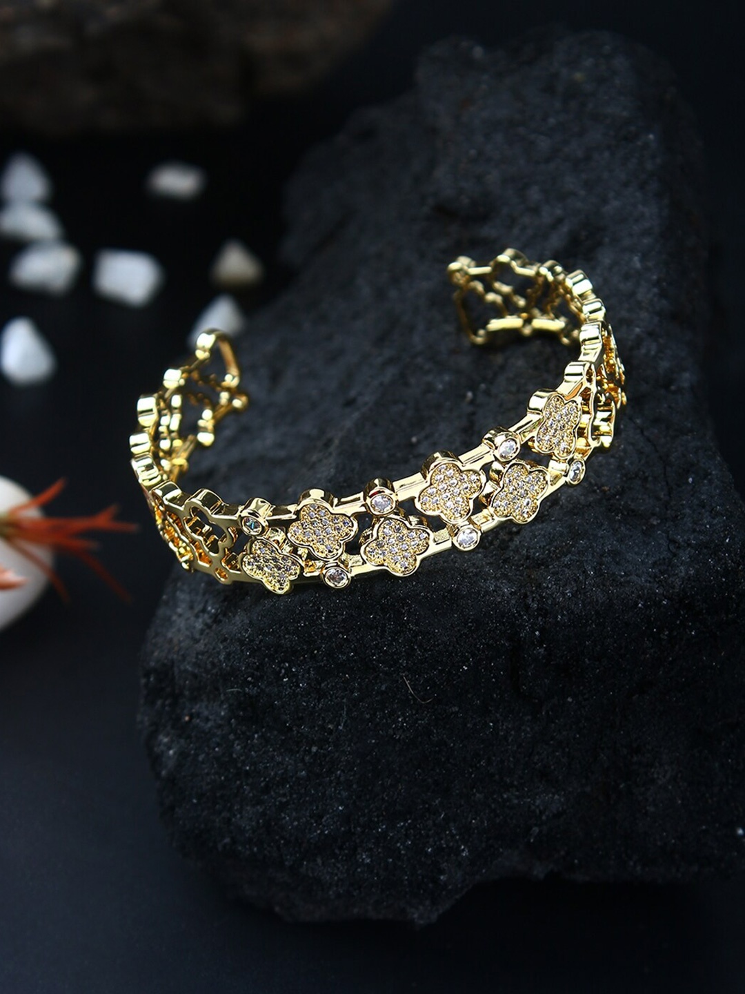 

DressBerry Brass Gold-Plated Cubic Zirconia-Studded Cuff Bracelet