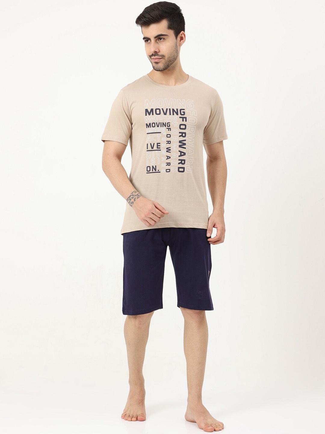 

Masculino Latino Typographic Printed Pure Cotton T-shirt With Shorts, Beige