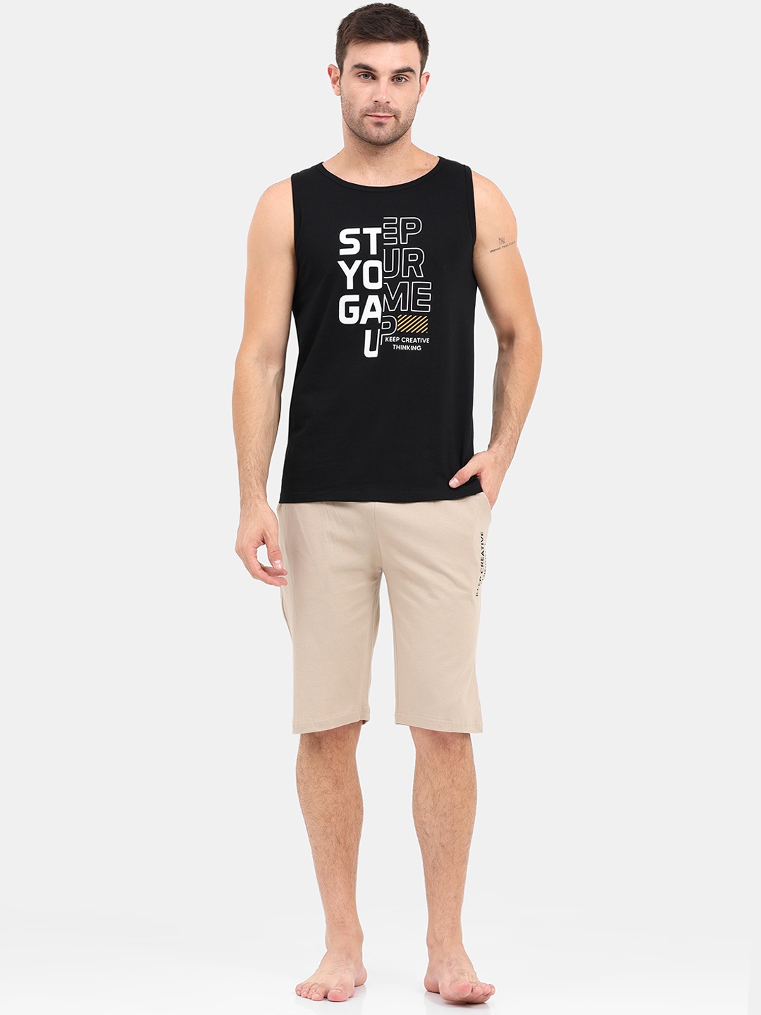 

Masculino Latino Typography Printed Sleeveless Pure Cotton Night suit, Black