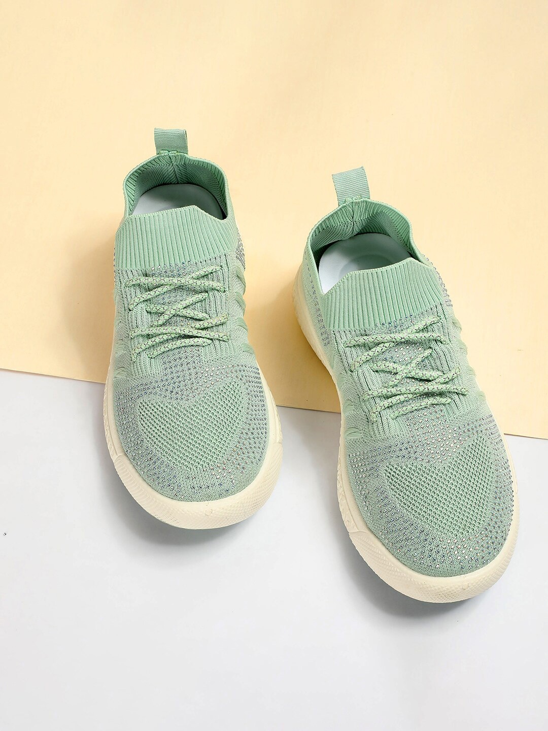 max Women Textured Lace-Up Running Shoes