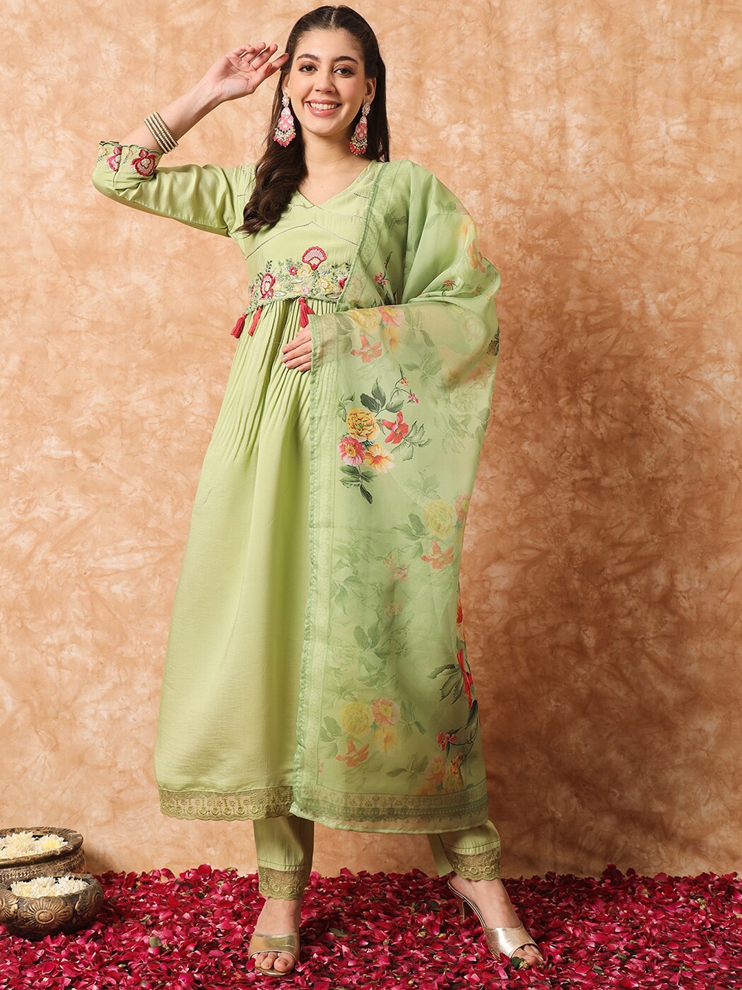 

CaniBani Ethnic Motifs Embroidered Pleated Thread Work Kurta with Trousers & Dupatta, Green