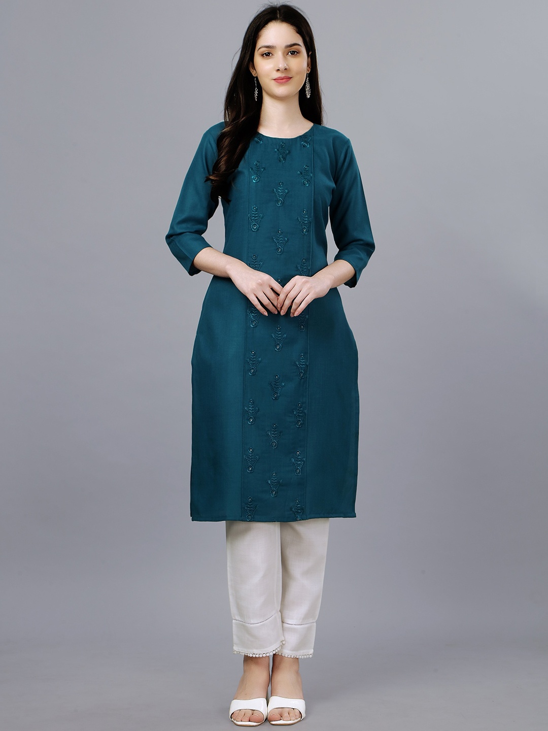 

STRICHARITRA Straight Floral Embroidered Cotton Thread Work Kurta, Blue