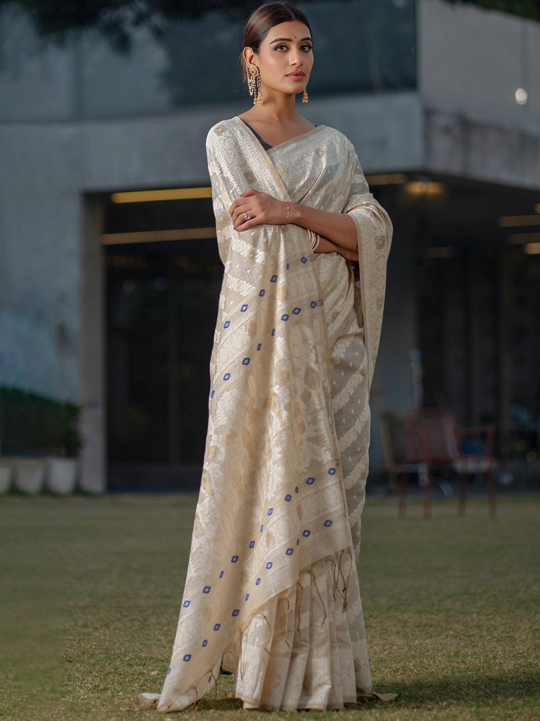

GAJARAI Ethnic Motifs Woven Design Zari Jamdani Saree, Beige