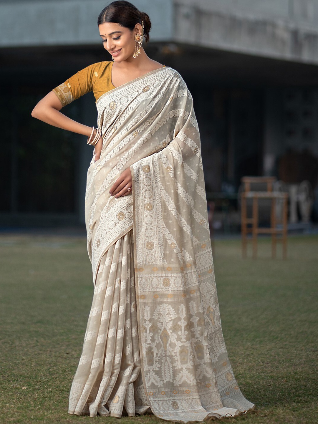 

GAJARAI Woven Design Jamdani Saree, Beige