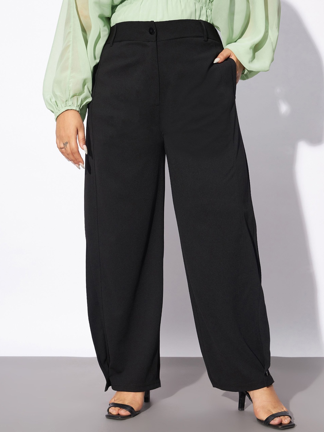 

SASSAFRAS Curve Women Plus Size Black Straight Fit Hem Button Detail Parallel Trousers