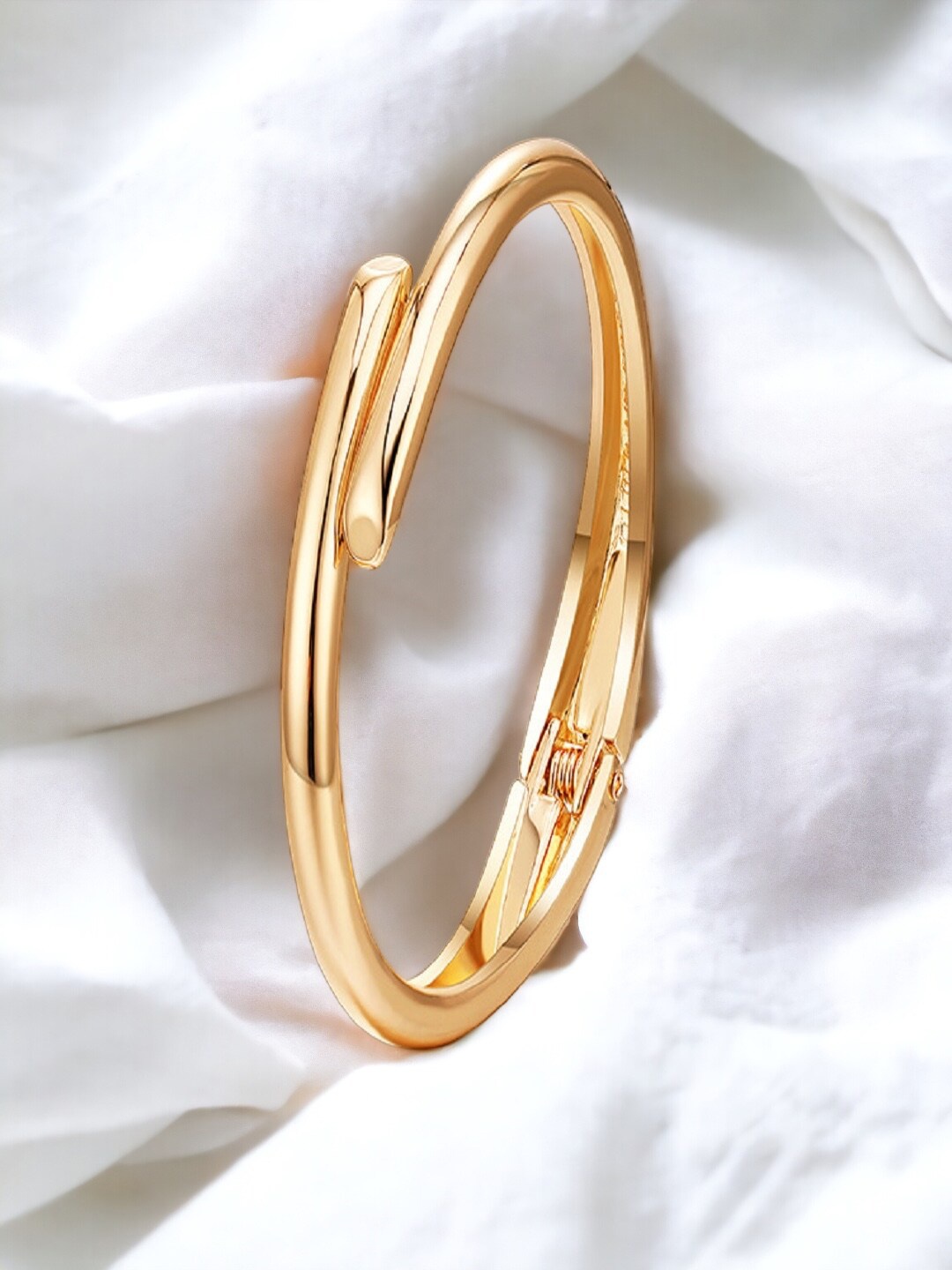 

AQUASTREET 18K Gold Plated Waterproof Antitarnish Glossy Open Bracelet