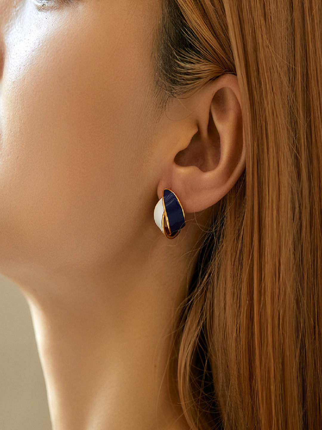 

AQUASTREET 18K Gold Plated Waterproof Anti Tarnish Curvy Stud Earrings