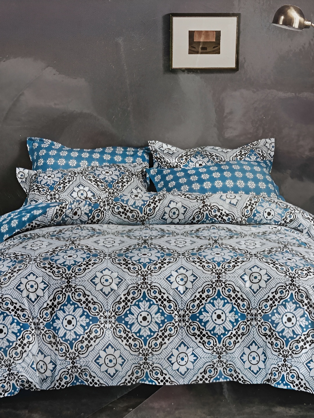 

Signature Club Black Ethnic Motifs 144 TC Flat Double King Bedsheet with 2 Pillow Covers