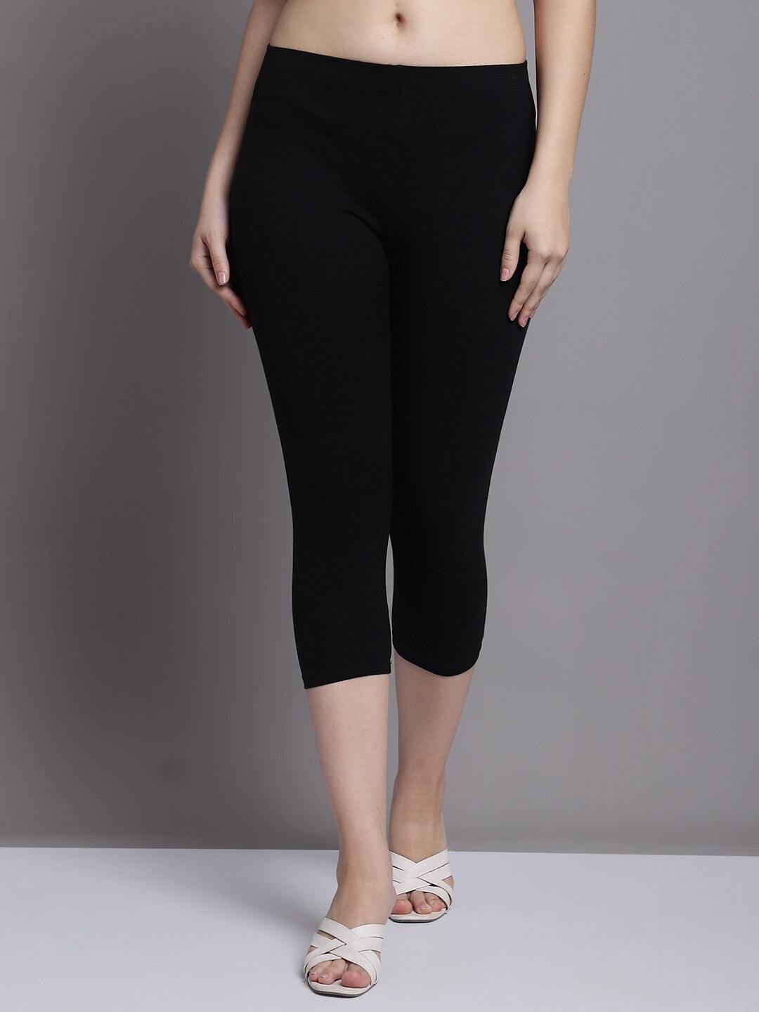 

GRACIT Women Skinny Fit Mid-Rise Capris, Black
