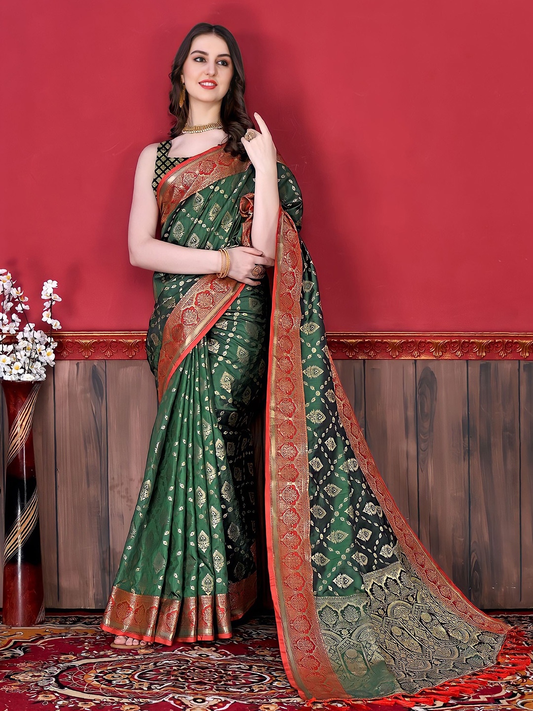 

Mitera Ethnic Motifs Woven Design Zari Banarasi Saree, Green