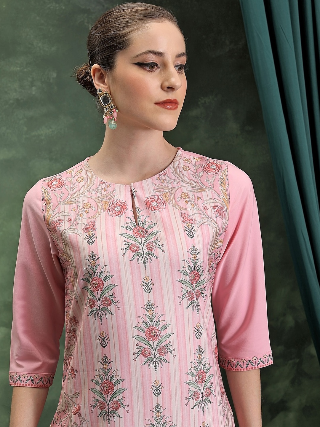 

KETCH Floral Printed Notched Neck Straight Kurta, Pink