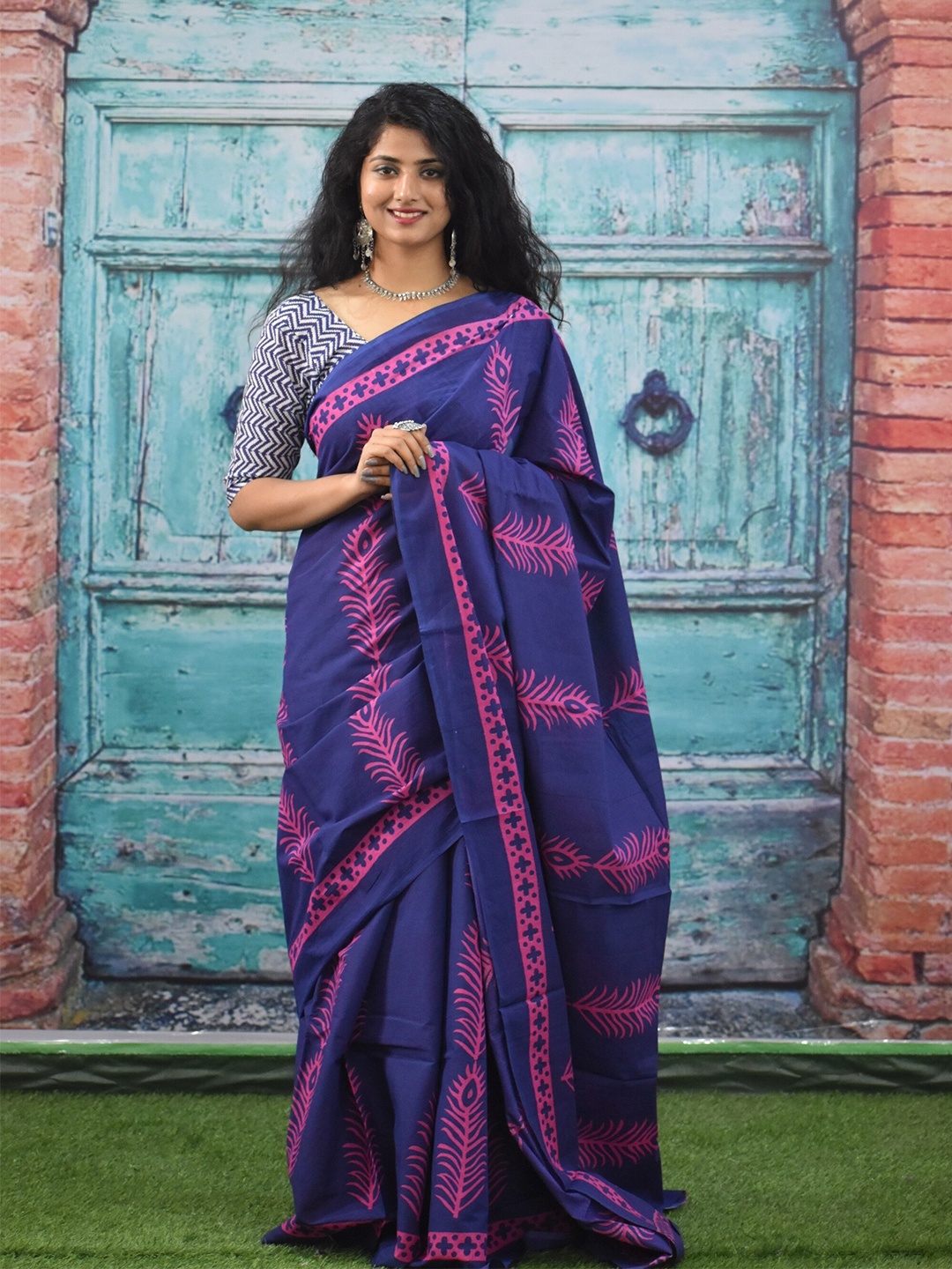 

JALTHER Ethnic Motifs Printed Jaipuri Pure Cotton Mulmul Block Print Saree, Navy blue