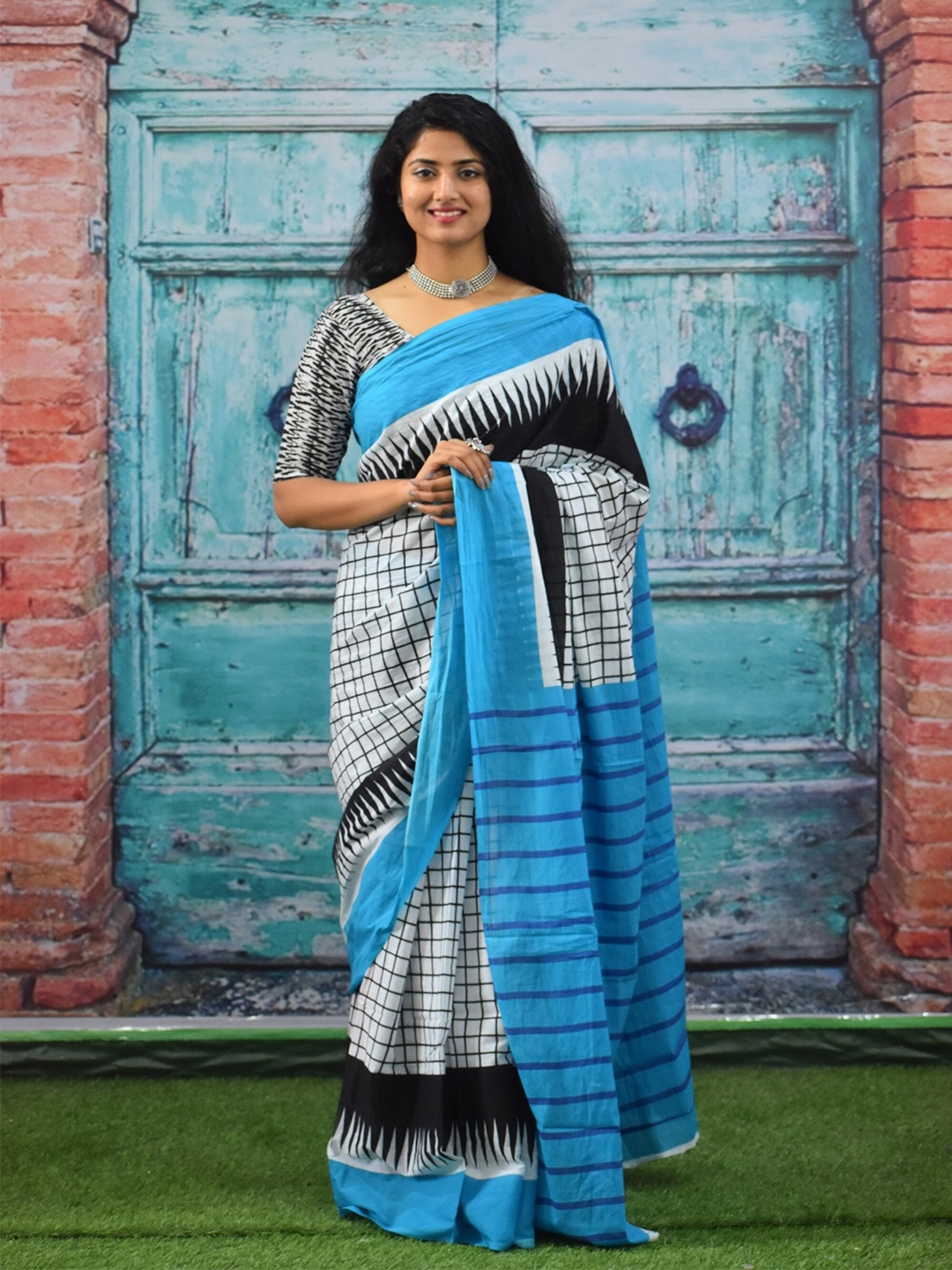 

JALTHER Checked Pure Cotton Block Print Saree, Blue