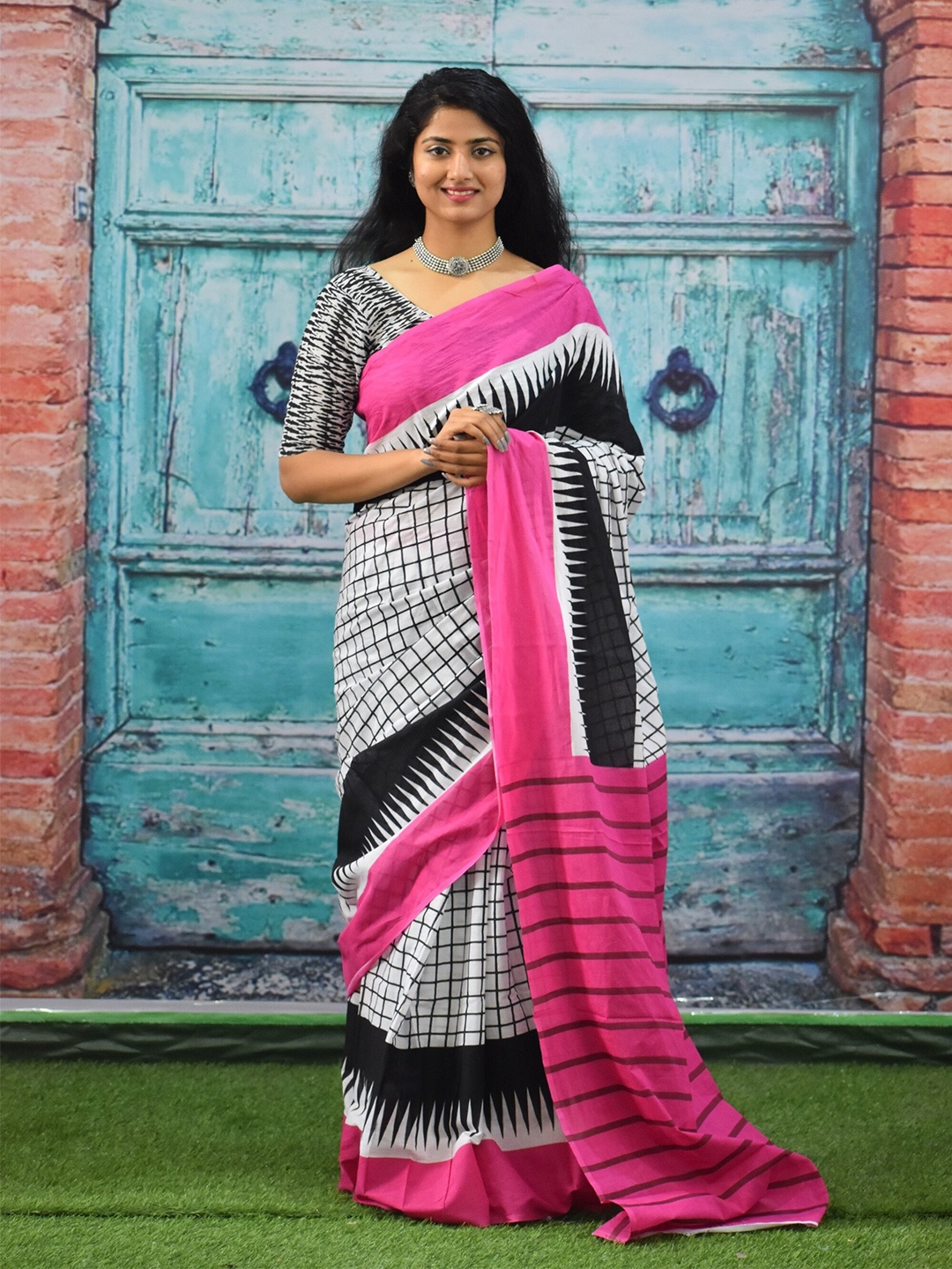 

JALTHER Checked Pure Cotton Saree, Pink