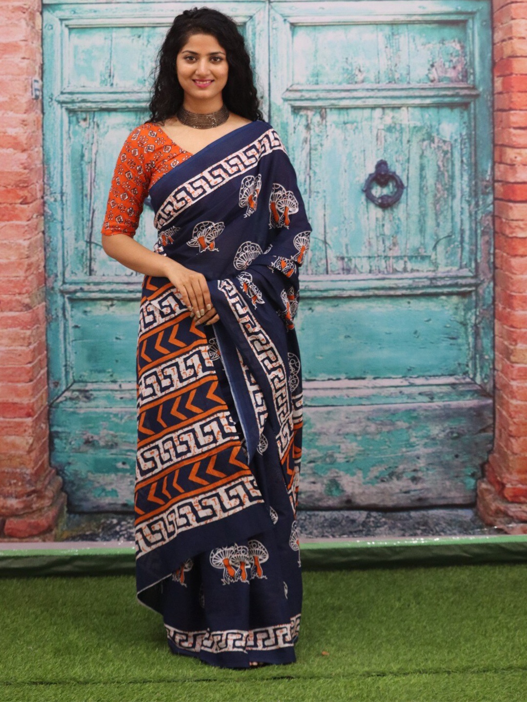 

JALTHER Floral Block Print Pure Cotton Saree, Blue