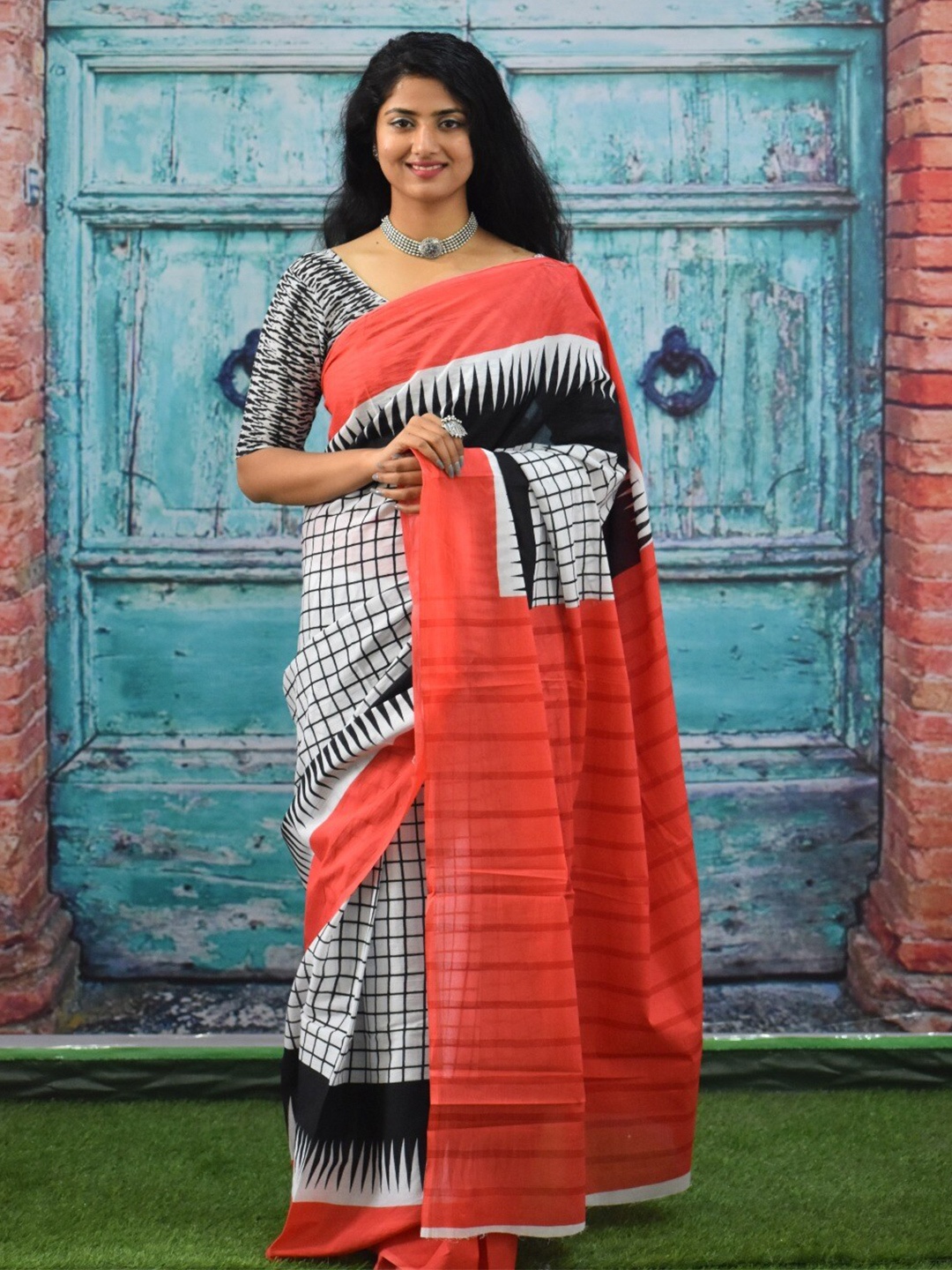 

JALTHER Geometric Printed Pure Cotton Block Print Saree, Peach