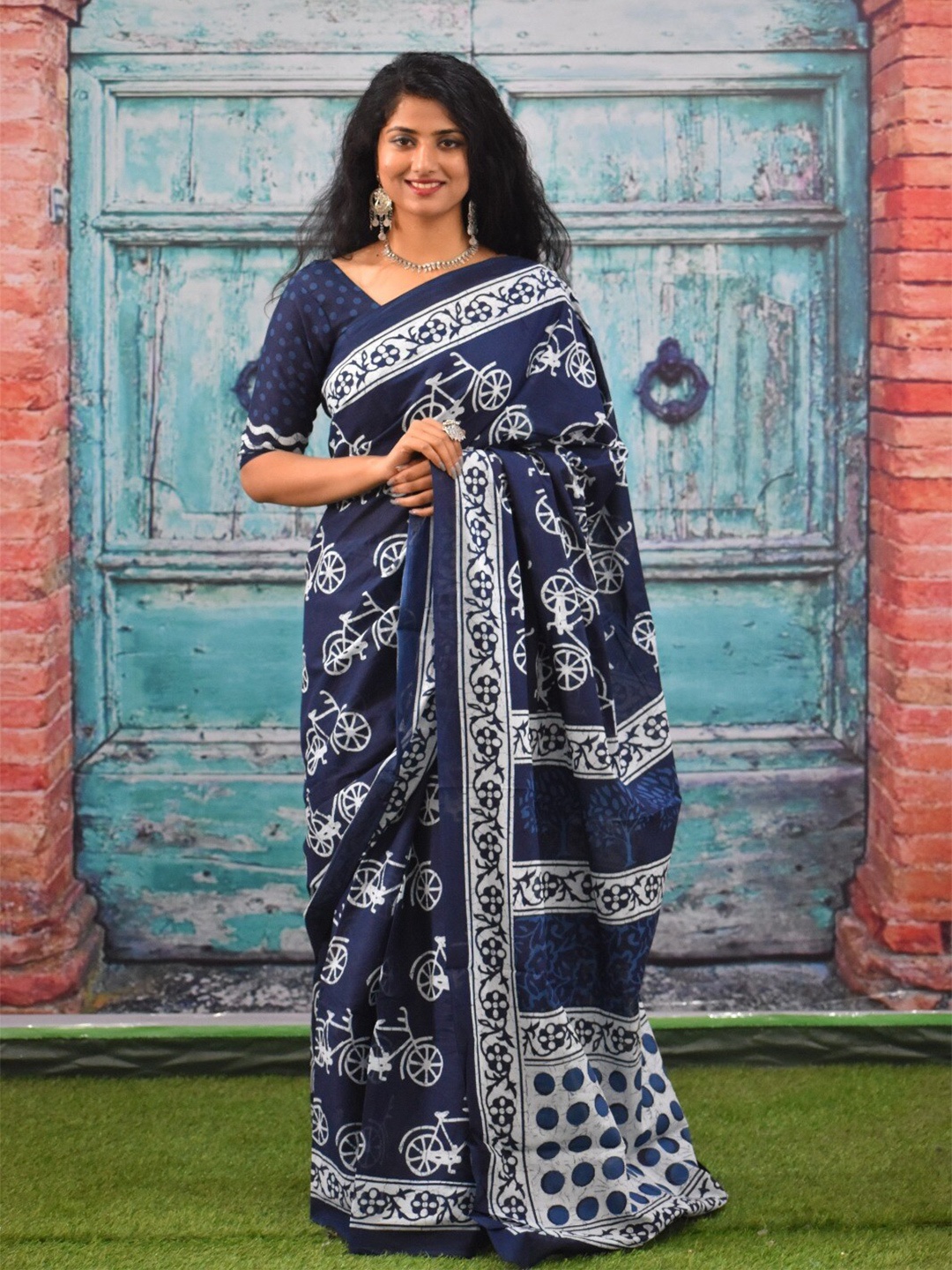 

JALTHER Geometric Block Print Pure Cotton Saree, Blue