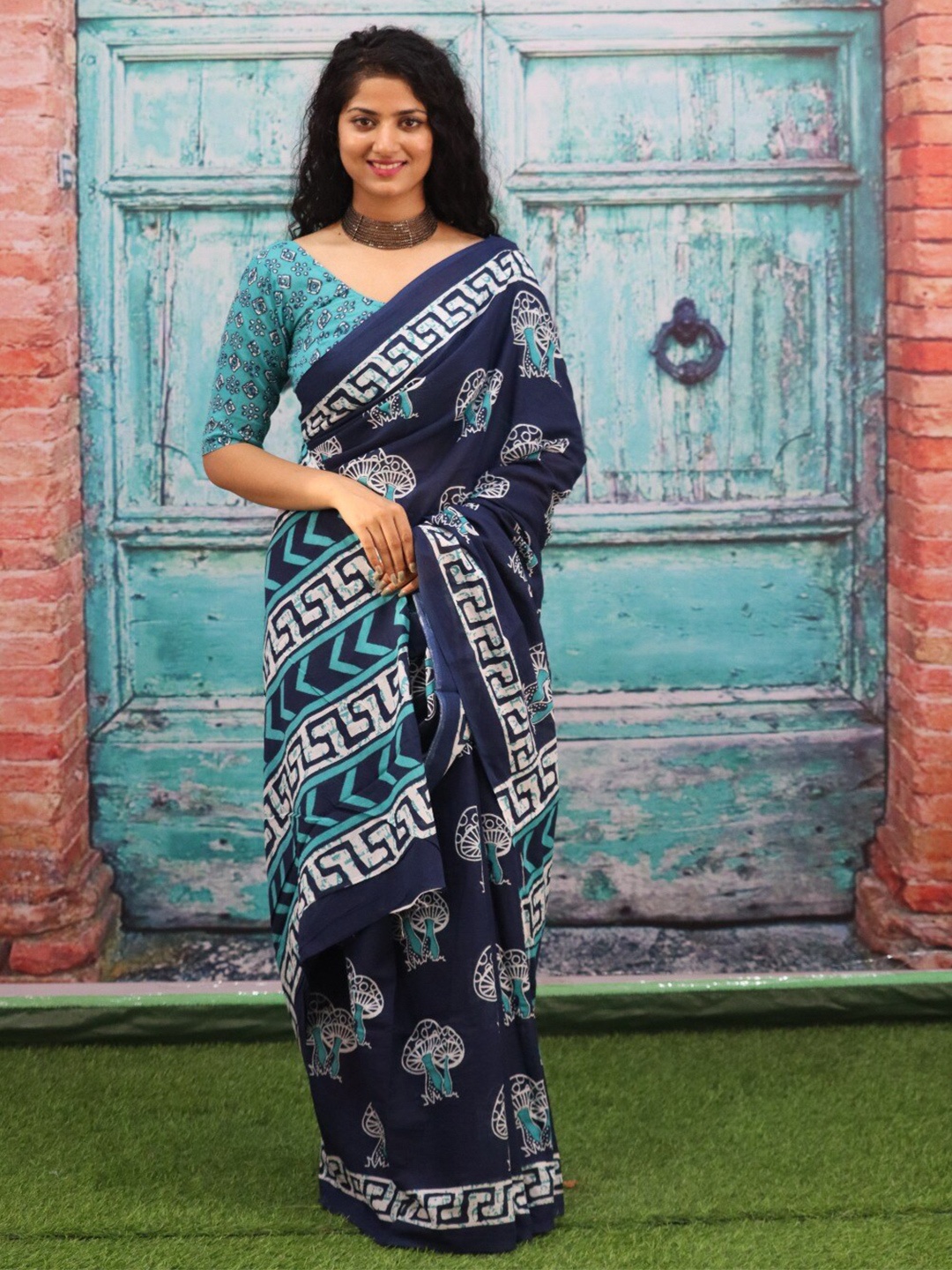 

JALTHER Floral Block Print Pure Cotton Saree, Blue