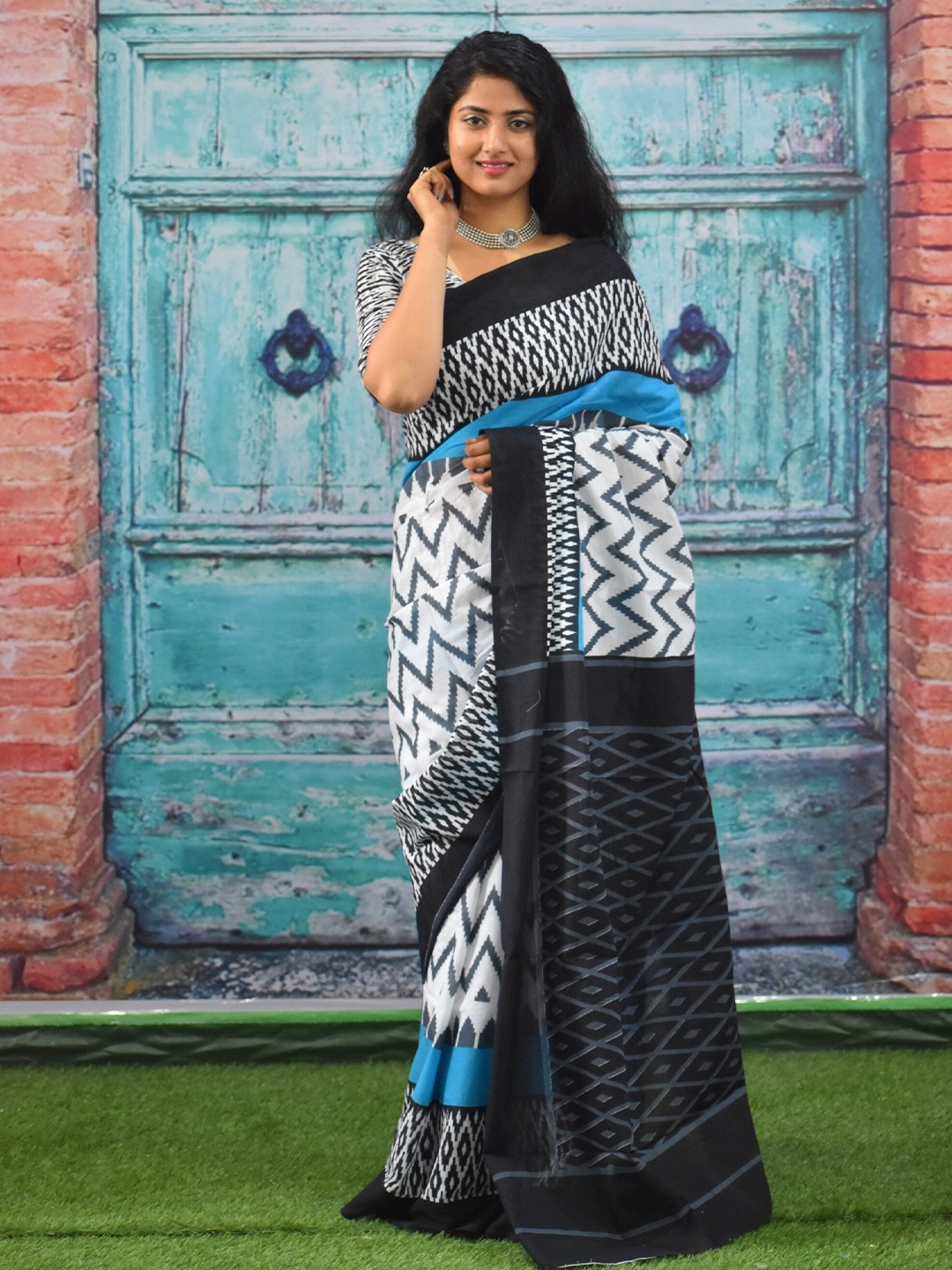 

JALTHER Geometric Block Print Jaipuri Pure Cotton Mulmul Saree, Blue