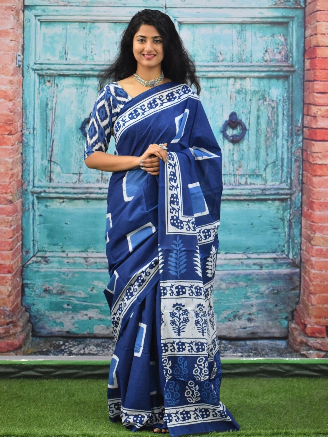 

JALTHER Geometric Printed Pure Cotton Block Print Saree, Blue