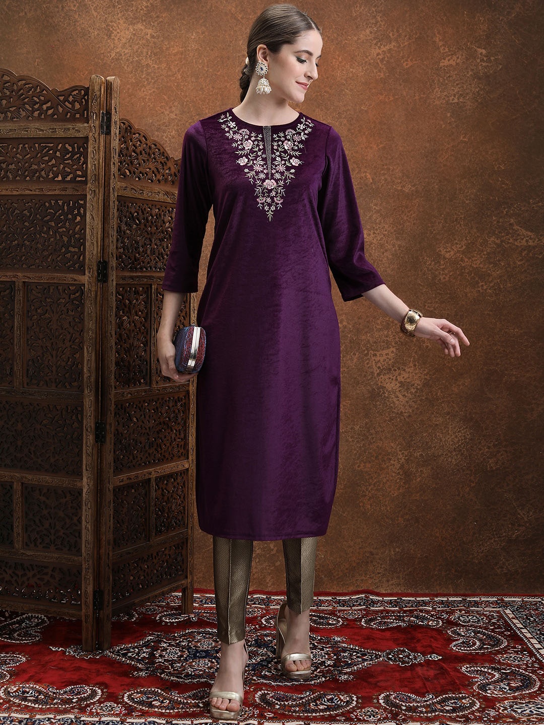 

Vishudh Magenta Floral Yoke Design Embroidered Straight Kurta