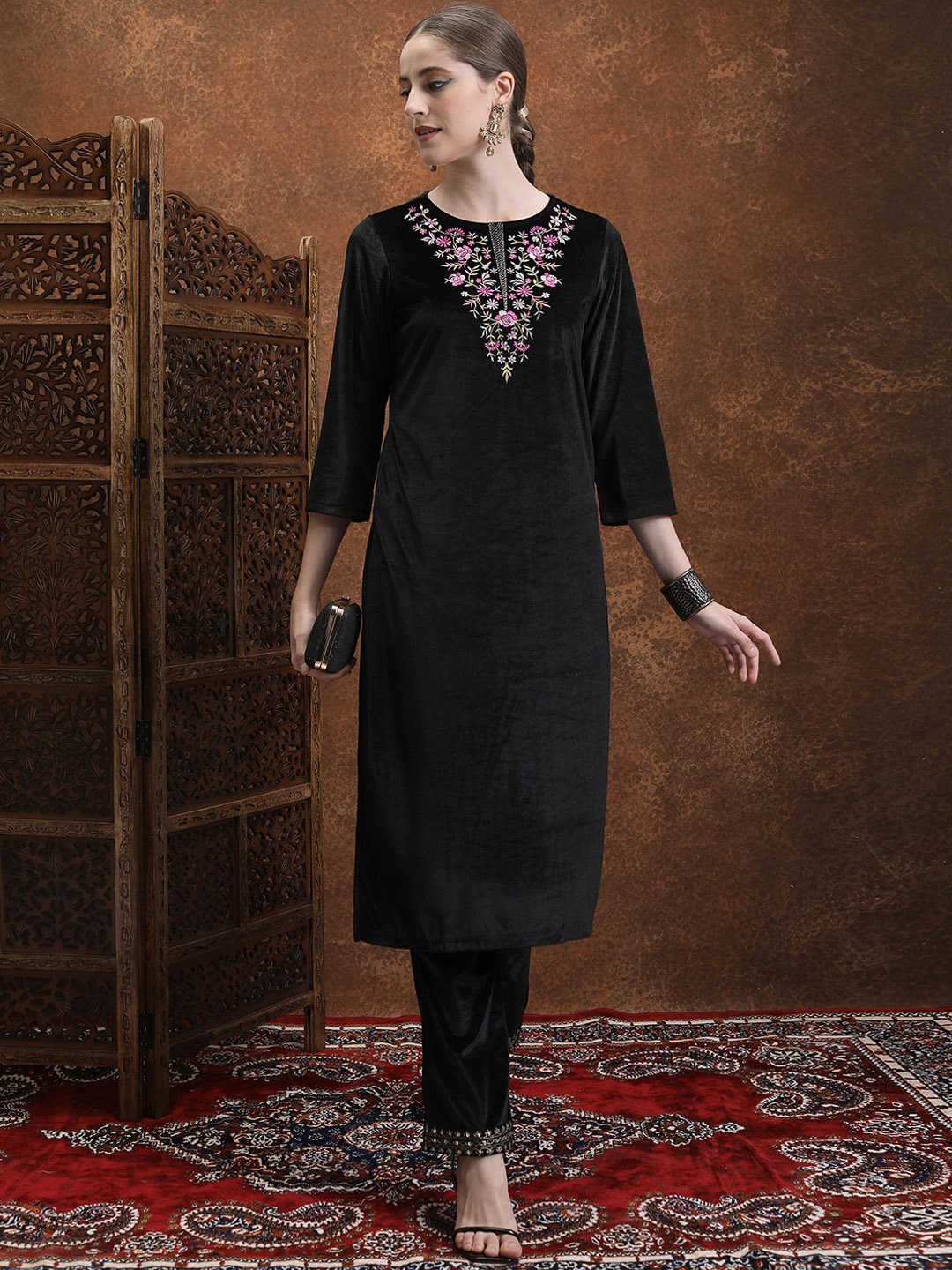 

Vishudh Black Floral Yoke Design Embroidered Straight Kurta