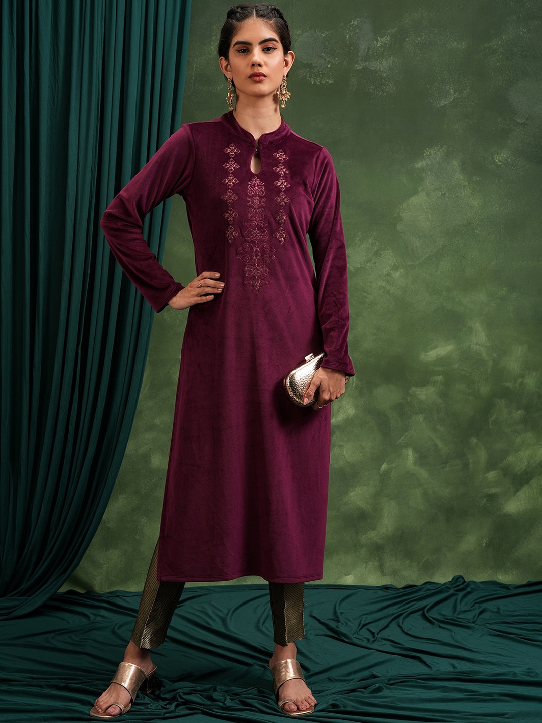 

Vishudh Floral Embroidered Mandarin Collar Kurta, Burgundy