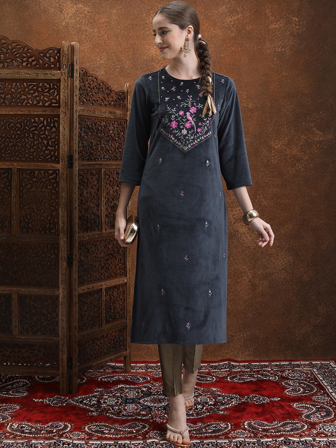 

Vishudh Navy Blue Floral Embroidered Straight Kurta