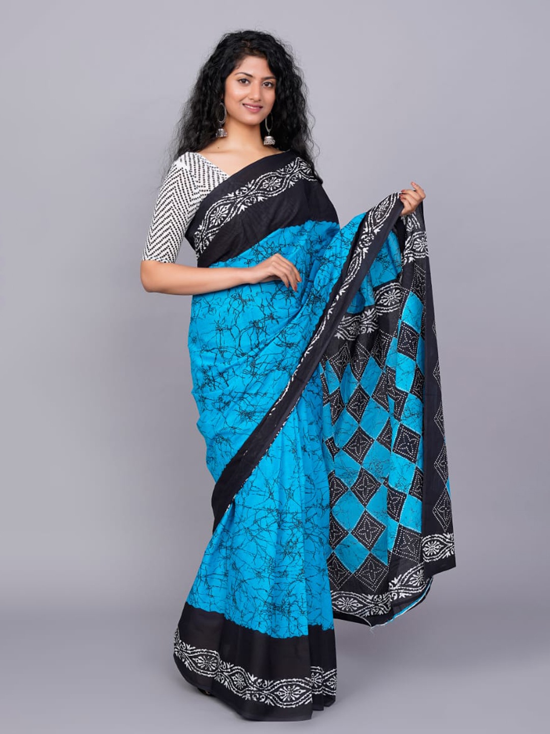 

JALTHER Geometric Block Print Jaipuri Pure Cotton Mulmul Saree, Blue
