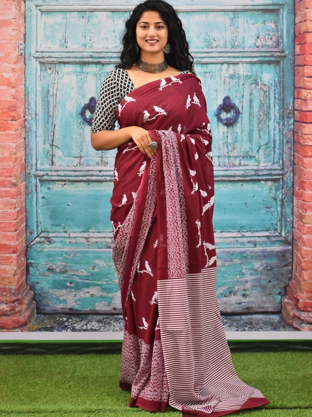 

JALTHER Ethnic Motifs Printed Mulmul Cotton Block Print Saree, Maroon