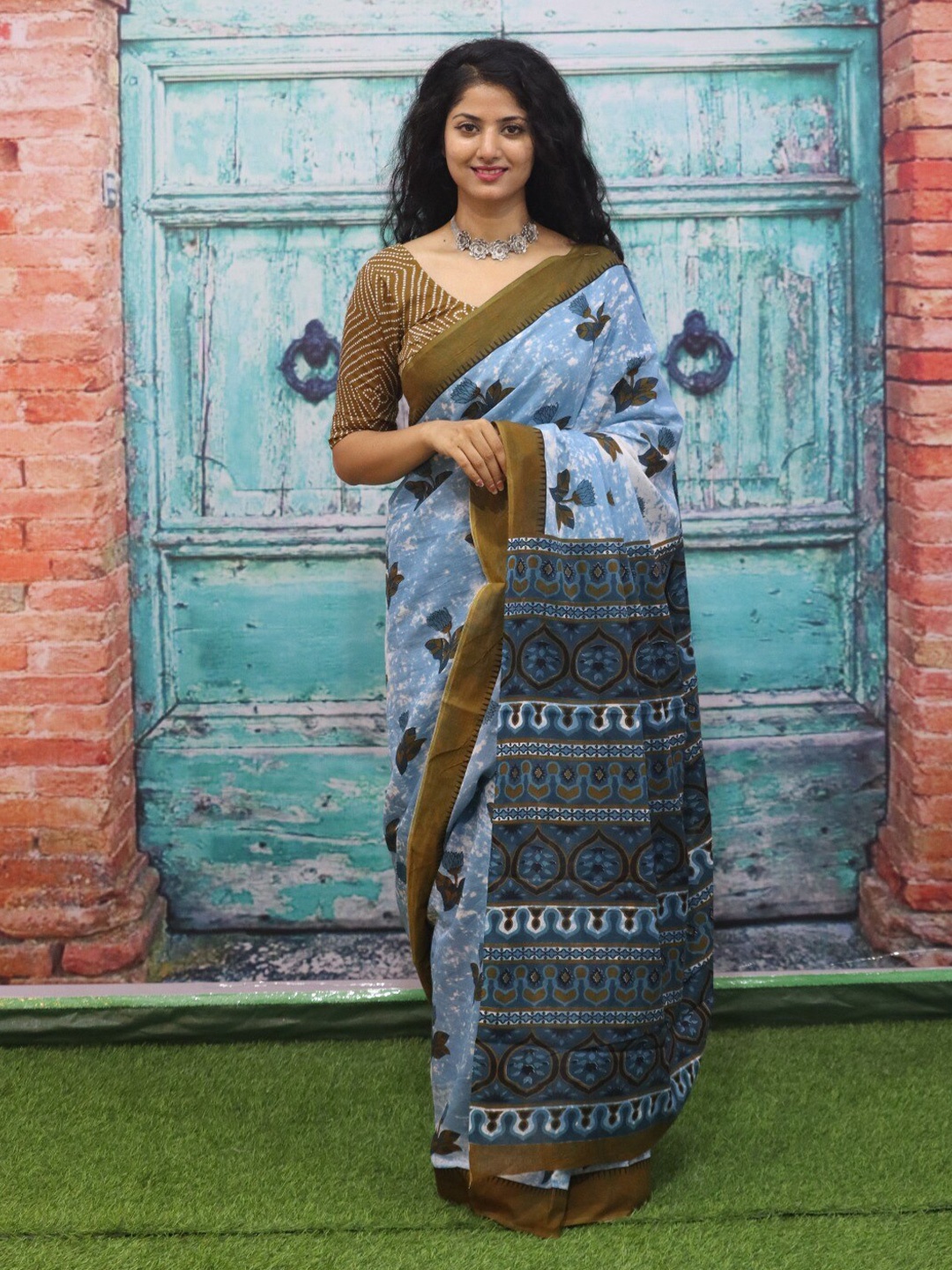 

JALTHER Floral Block Print Pure Cotton Saree, Blue