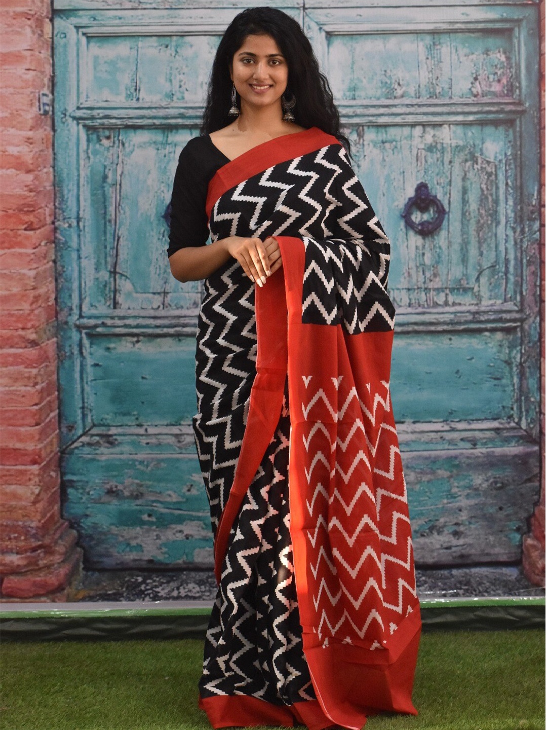 

JALTHER Geometric Printed Jaipuri Pure Cotton Mulmul Block Print Saree, Black