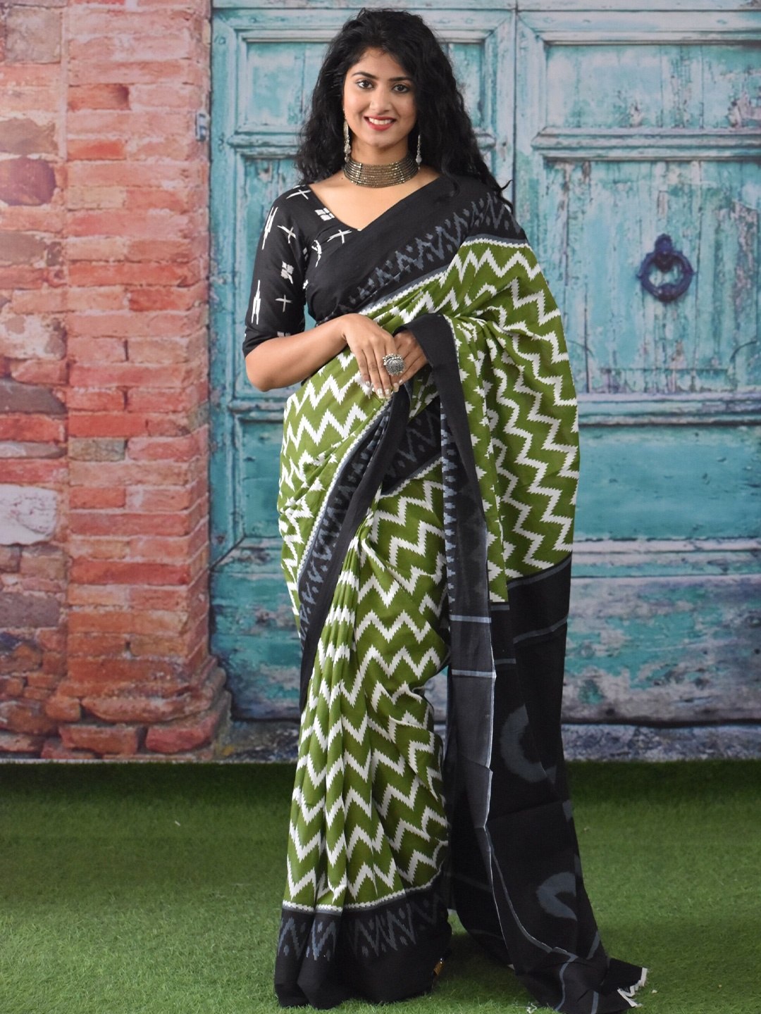 

JALTHER Chevron Printed Pure Cotton Block Print Saree, Green