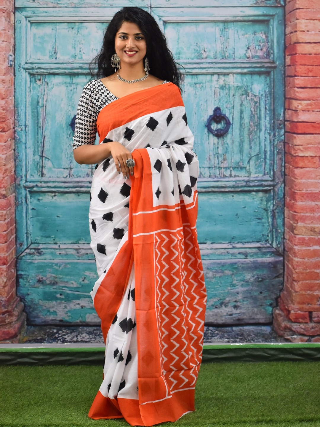 

JALTHER Geometric Block Print Pure Cotton Saree, Orange