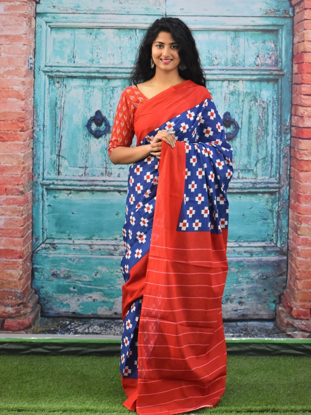 

JALTHER Geometric Printed Pure Cotton Block Print Saree, Blue