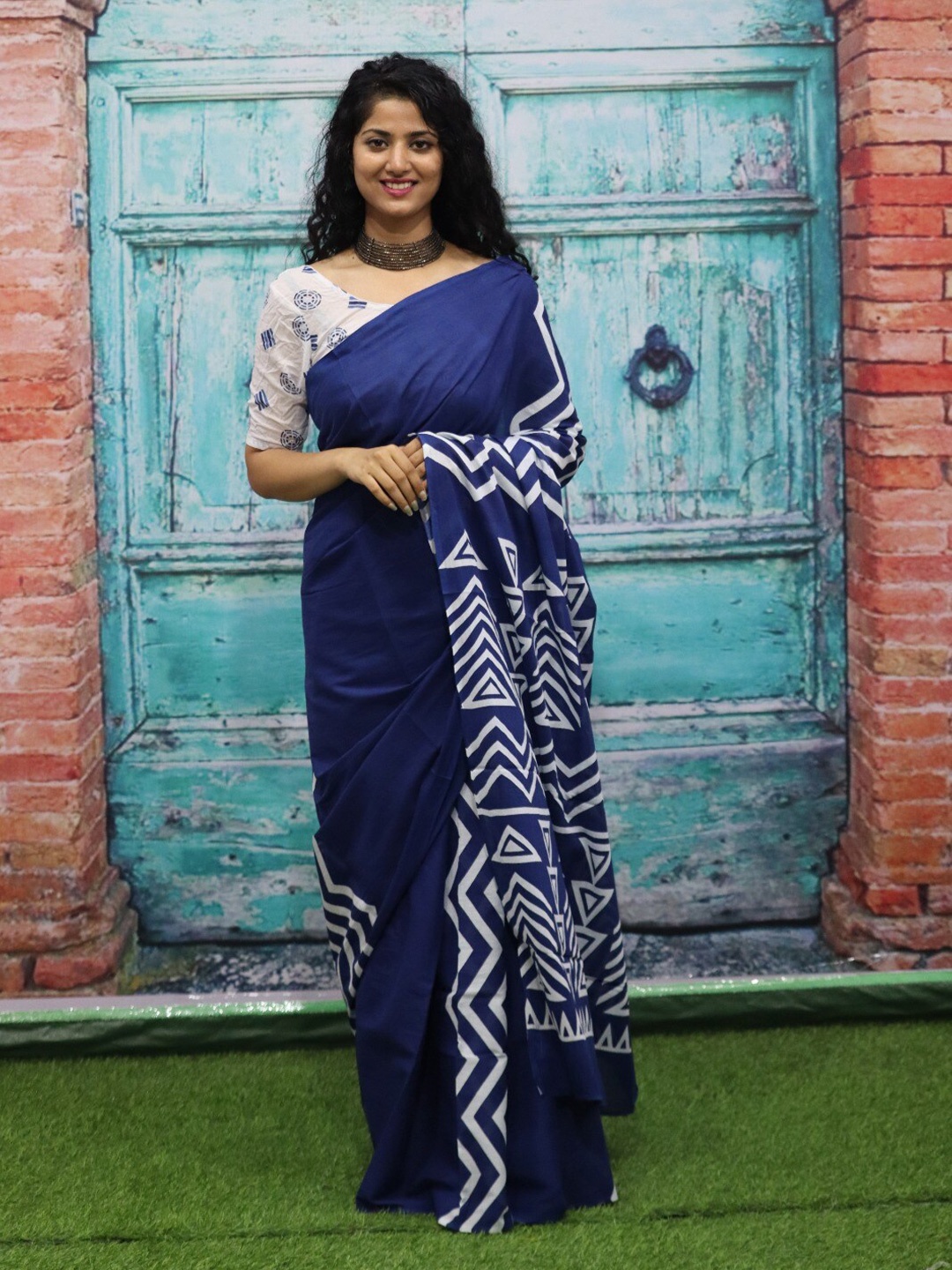 

JALTHER Chevron Printed Pure Cotton Block Print Saree, Blue