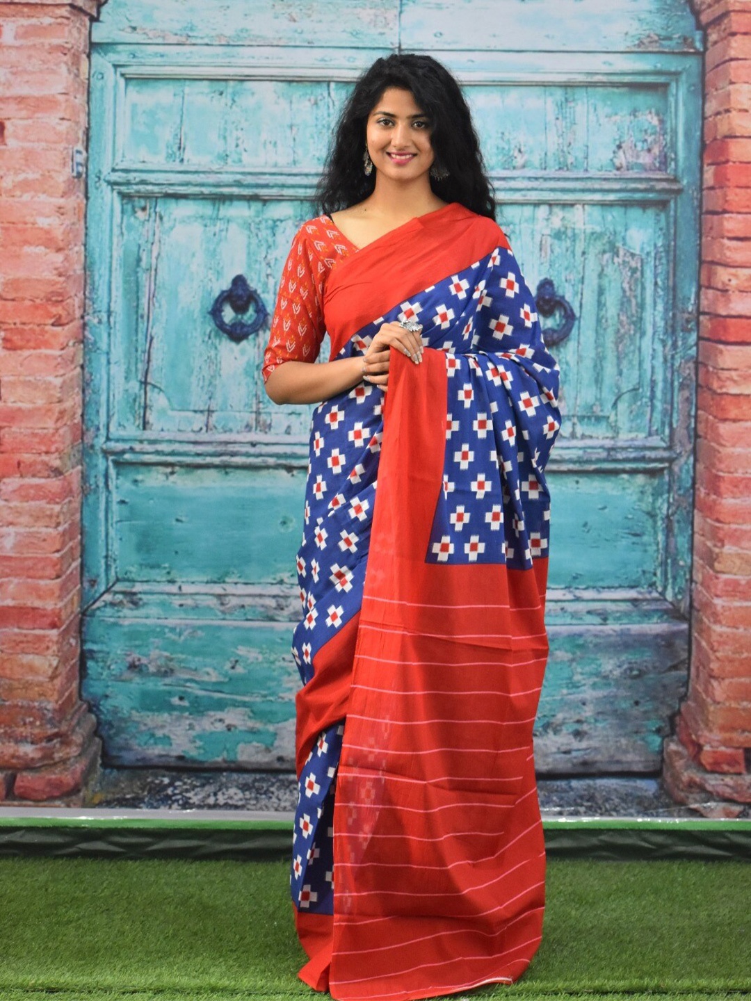 

JALTHER Geometric Pure Cotton Block Print Saree, Blue