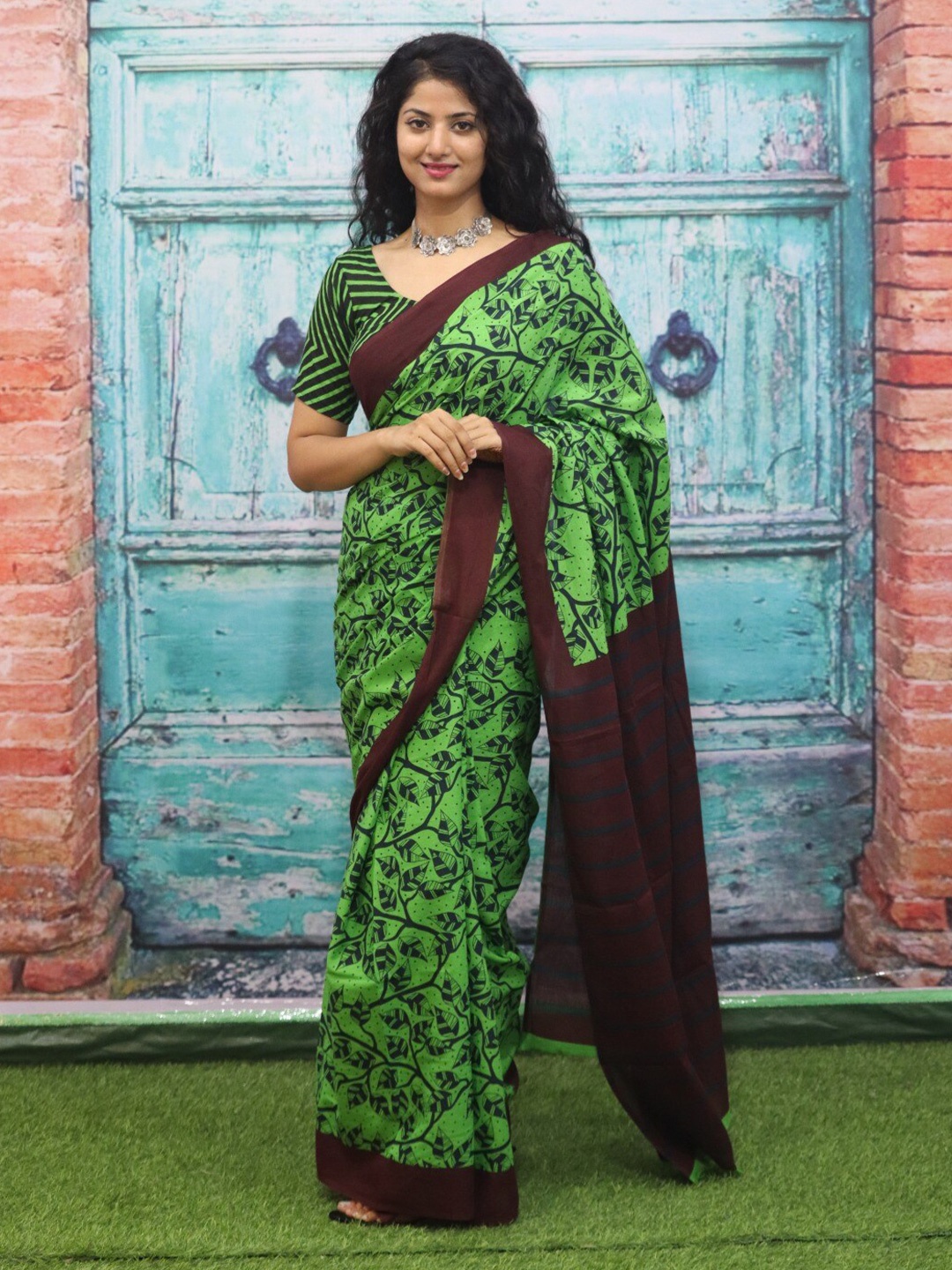 

JALTHER Floral Block Print Pure Cotton Saree, Green
