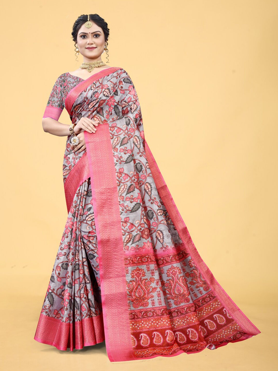 

suyukti creation Floral Printed Zari Saree, Peach