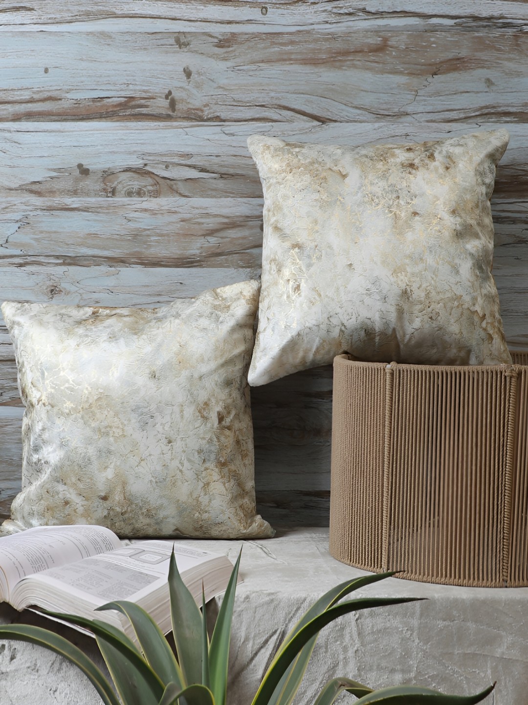

MFD HOME FURNISHING Beige & Gold-Toned 2 Pieces Abstract Velvet Square Cushion Covers