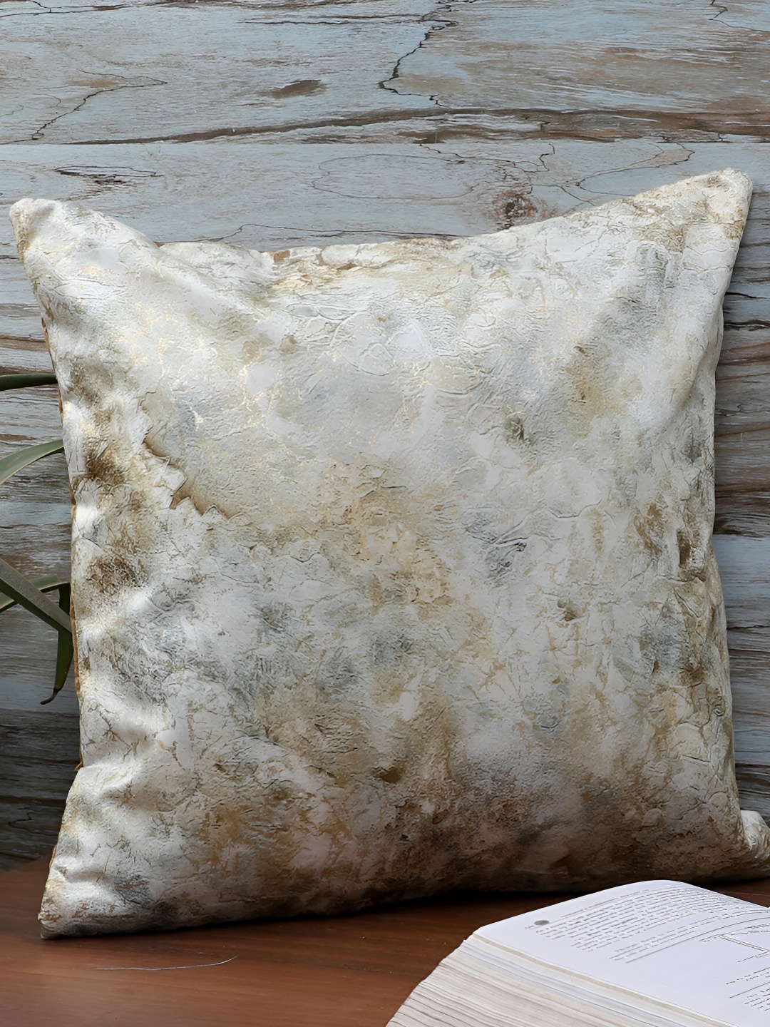 

MFD HOME FURNISHING Off White & Grey Abstract Velvet Square Cushion Cover