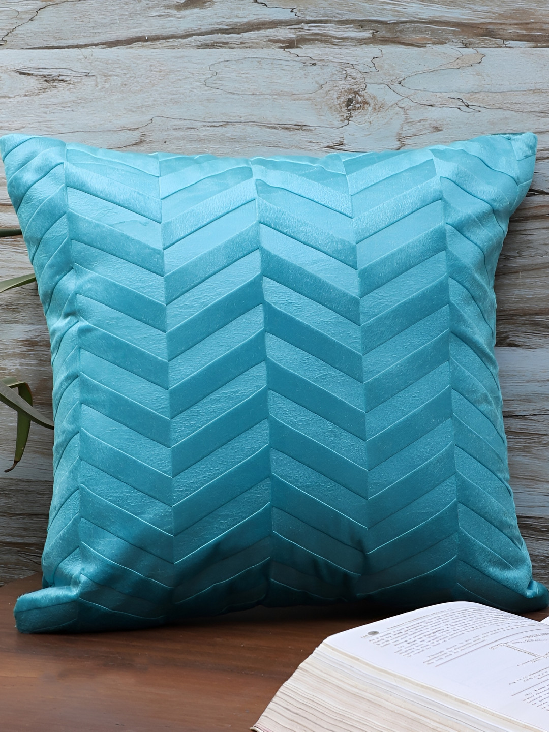 

MFD HOME FURNISHING Turquoise Blue Geometric Velvet Square Cushion Cover