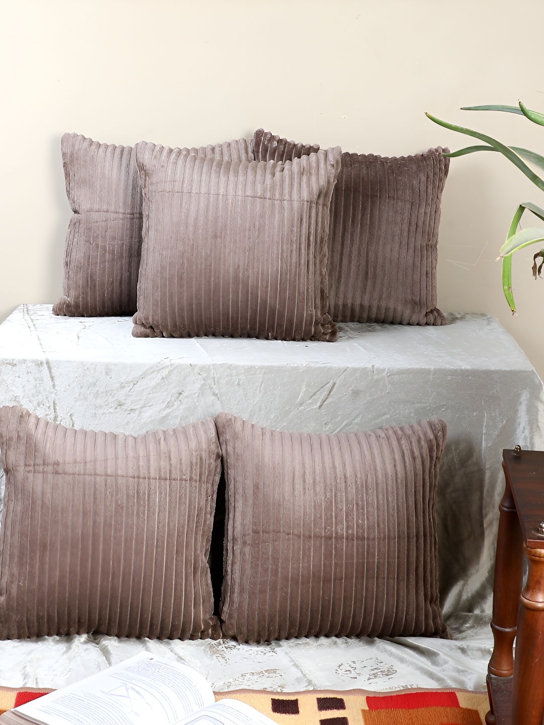 

MFD HOME FURNISHING Brown 5 Pieces Striped Velvet Square Cushion Covers