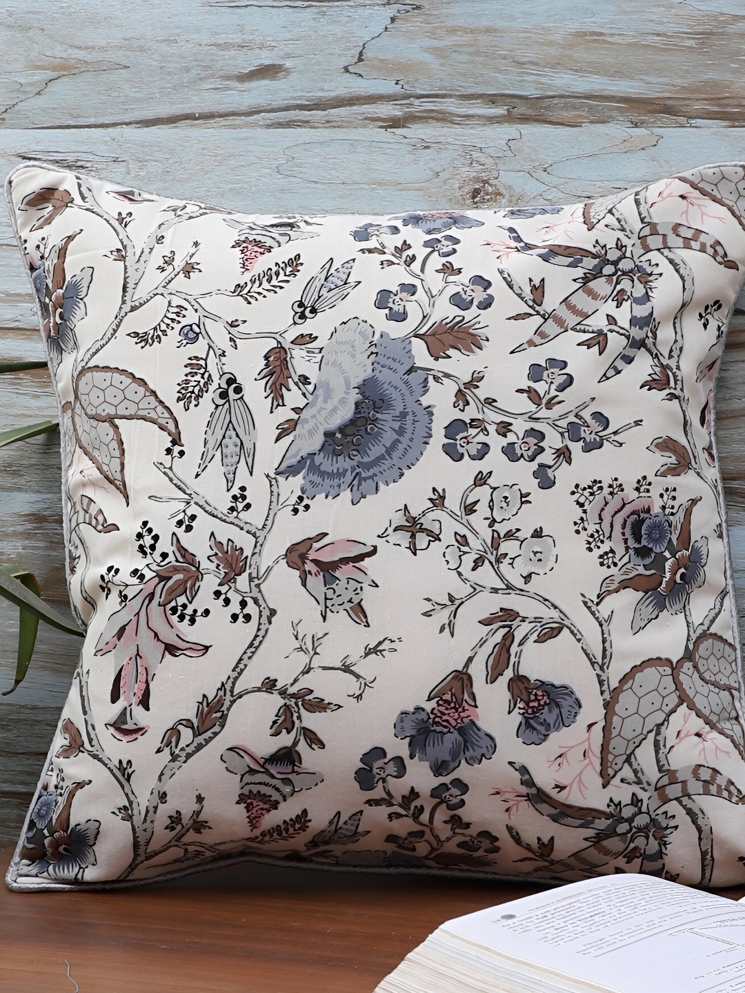 

MFD HOME FURNISHING Cream & Grey Floral Printed Square Cushion Covers